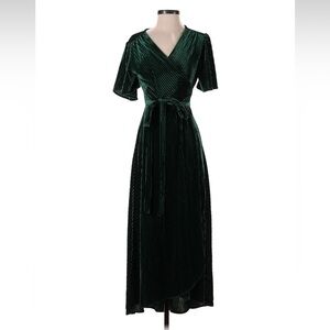 Beautiful dark green dress!
